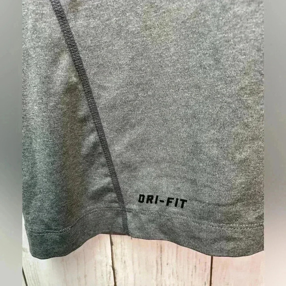 Nike Pro Combat Dri-Fit Tank top Size Small Workout/Gym - Picture 2 of 8